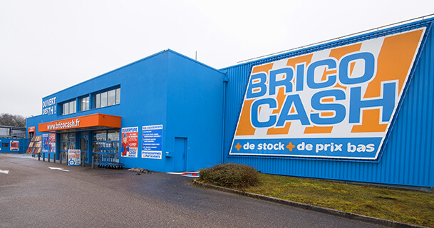 Façade d'un magasin Brico Cash