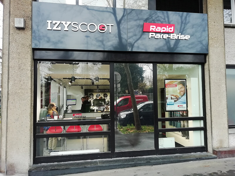 façade centre Izyscoot