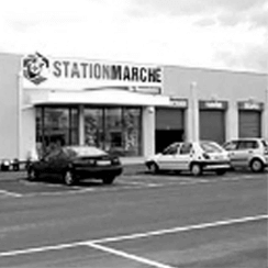 Stationmarché est créée en 1982 : illustration d'une façade de magasin.